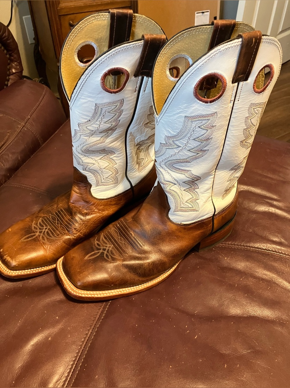 Cavenders Boots Men’s Brown and White Leather Square toe 11W Western Cowboy